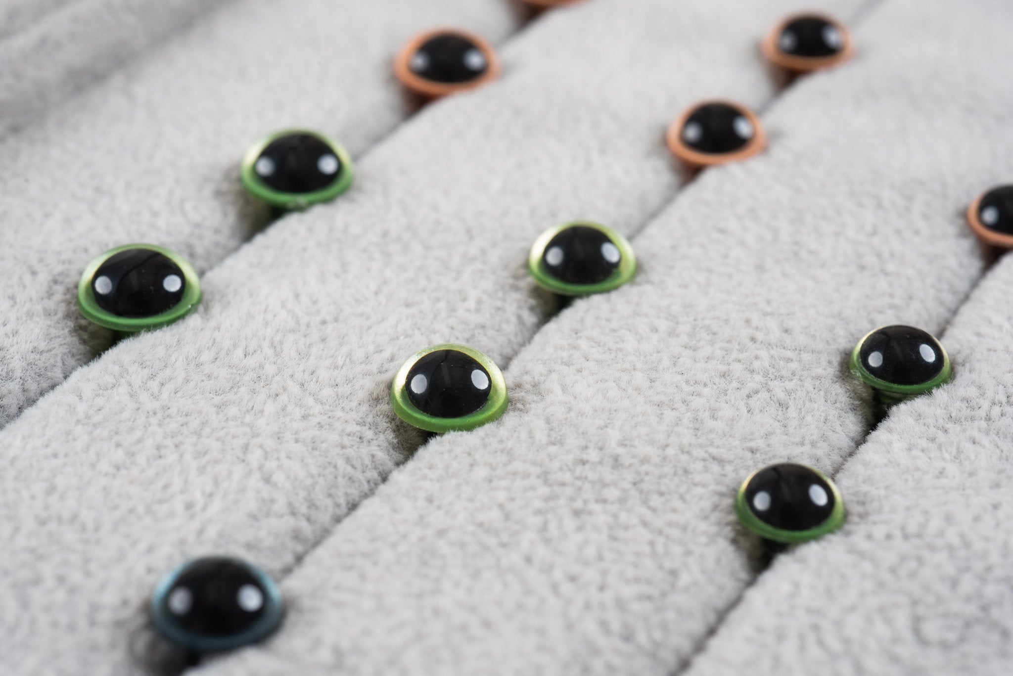 Tiny Rabbit Hole Lime Safety Eyes with Round Pupil