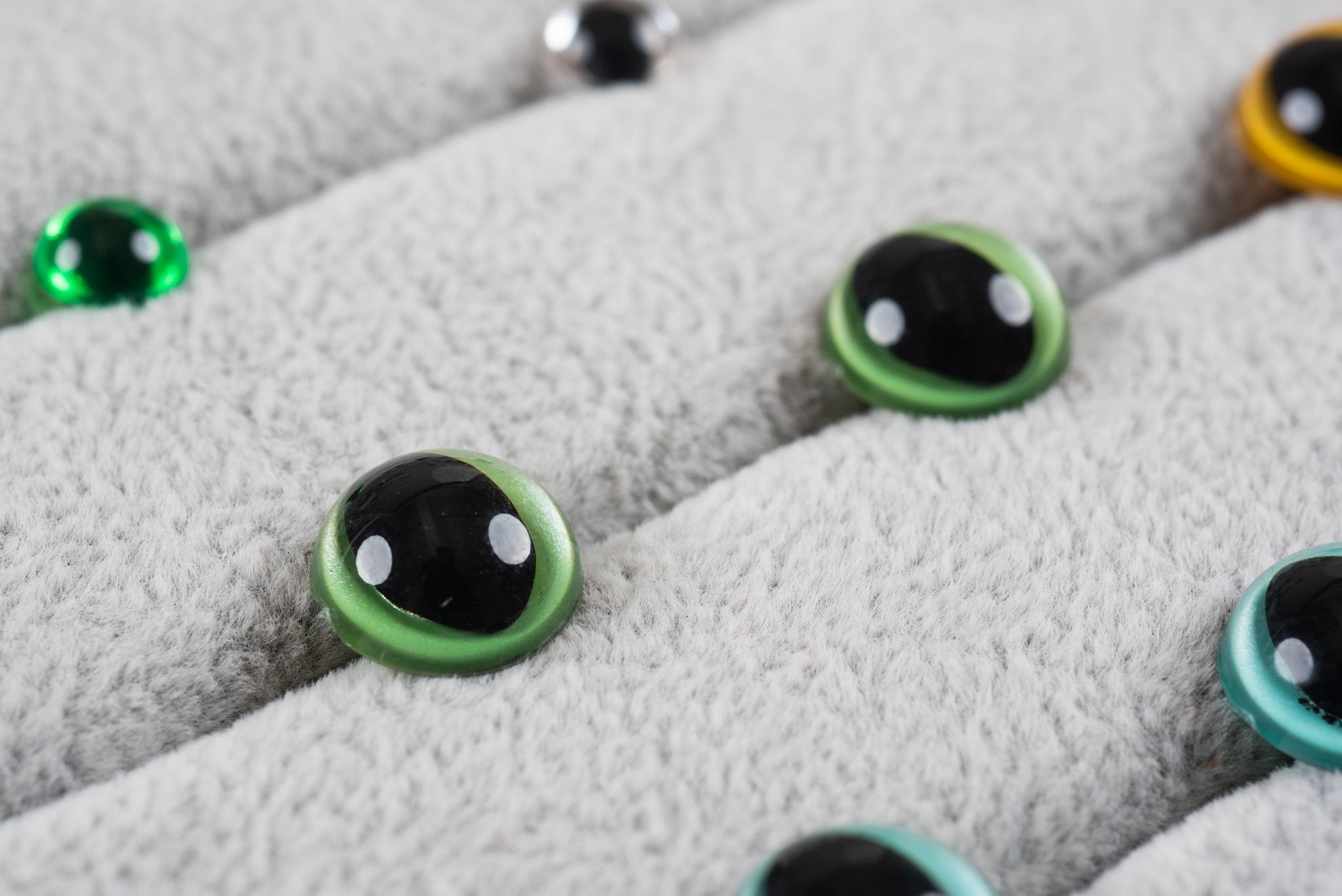 Tiny Rabbit Hole Lime Cat Safety Eyes