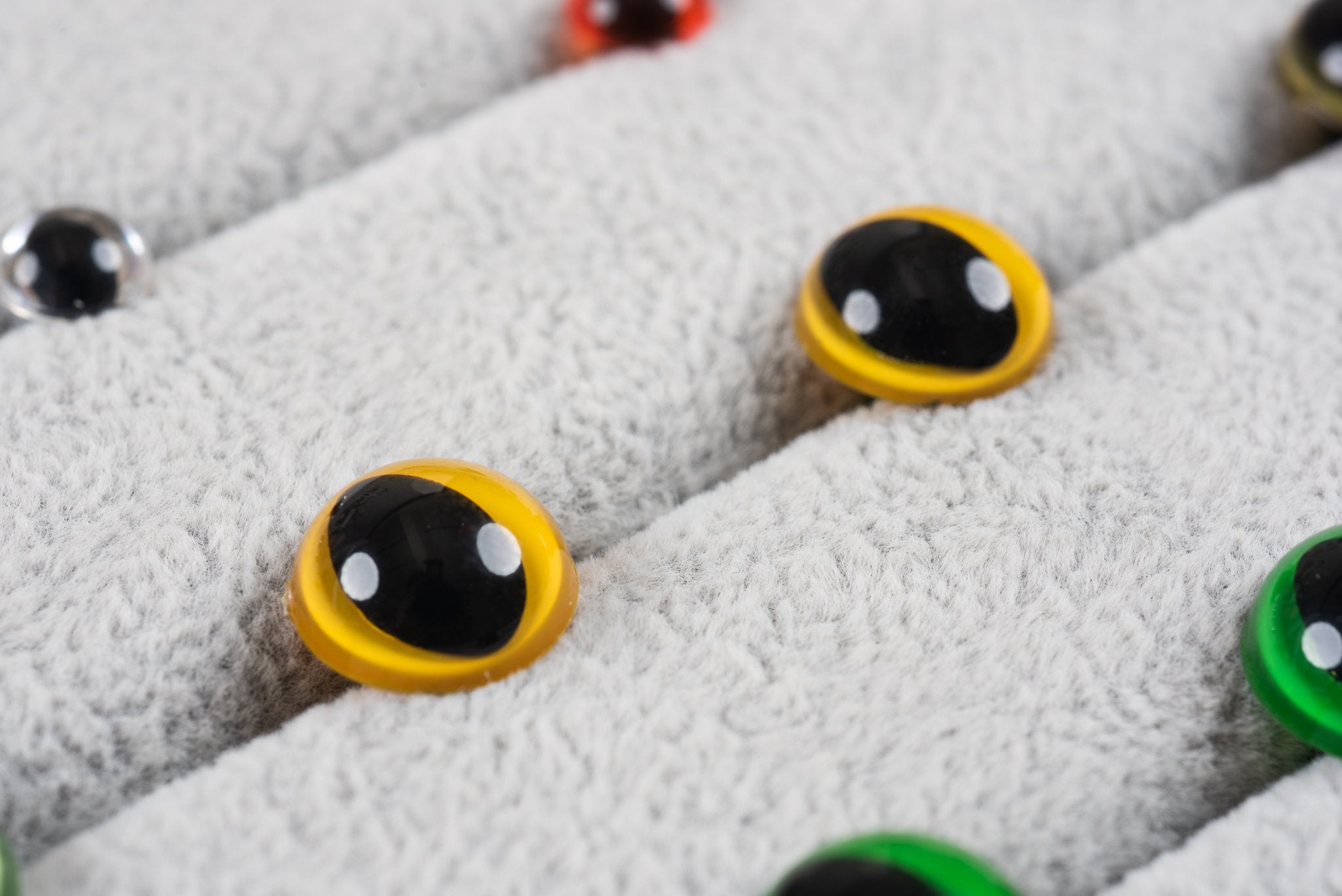 Tiny Rabbit Hole Yellow Cat Safety Eyes