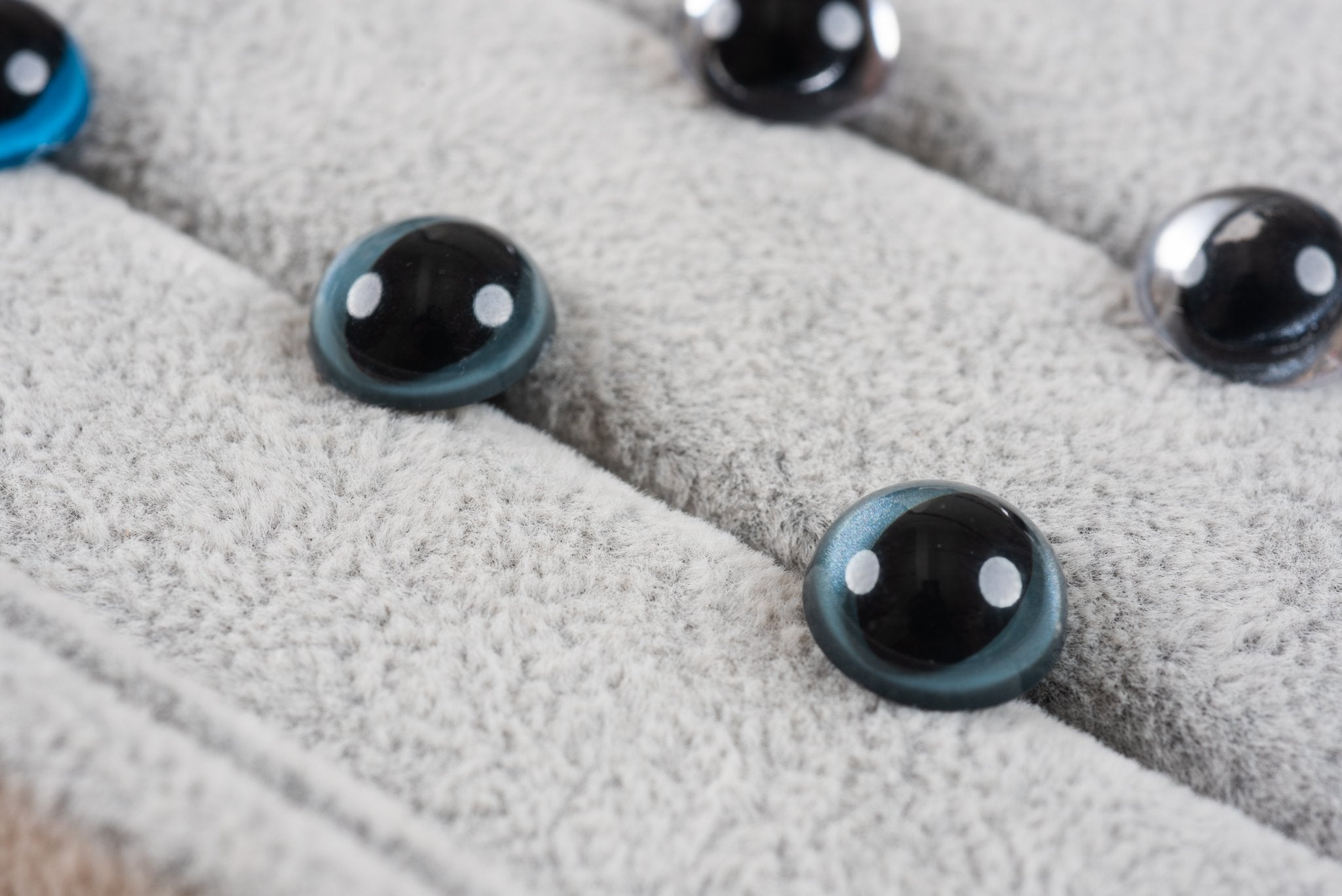 Tiny Rabbit Hole Gray Cat Safety Eyes